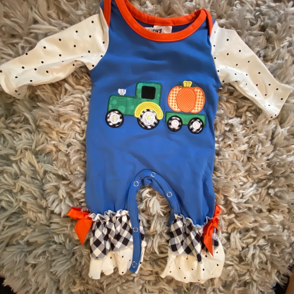 Infant , fall outfit